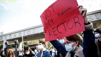 New York Times: Erdoğan kontrol savaşı başlattı