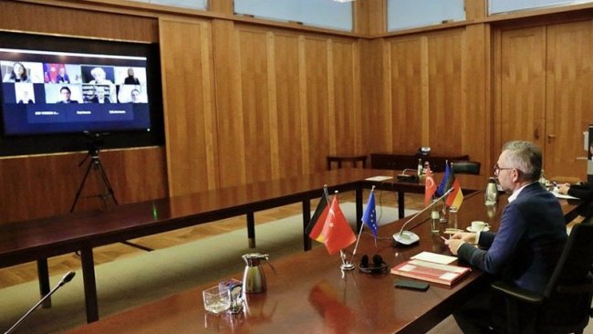 HDP ile görüşen Alman bakandan Türkiye'ye çağrı
