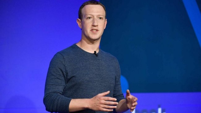 Facebook CEO'su Zuckerberg 'ışınlanma' için tarih verdi