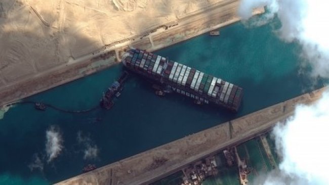 Süveyş Kanalı'nı tıkayan gemi kurtarıldı