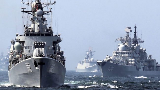 Rus savaş gemileri Karadeniz'de tatbikat yaptı