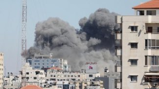 İsrail uluslararası televizyonların bulunduğu binayı bombaladı