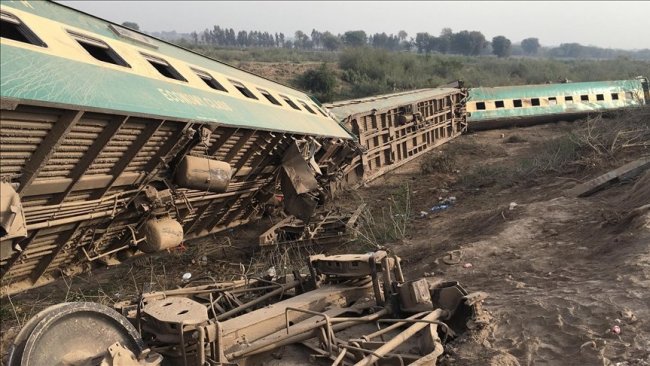 Pakistan'da tren faciası: 30 ölü, 50 yaralı