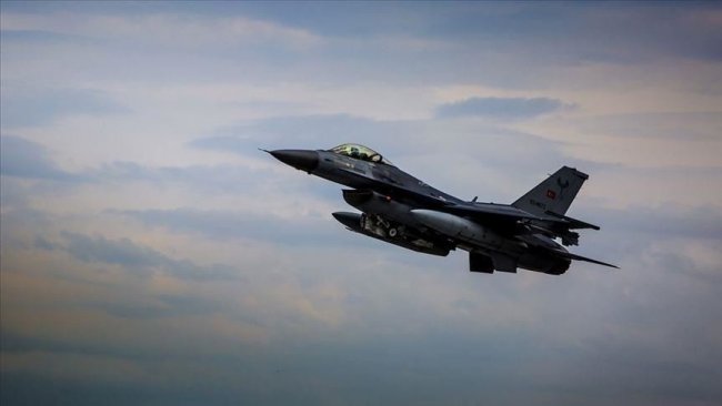 Türk savaş uçakları Şengal'de bir aracı vurdu!