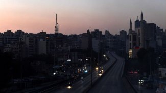 Lübnan karanlığa gömüldü