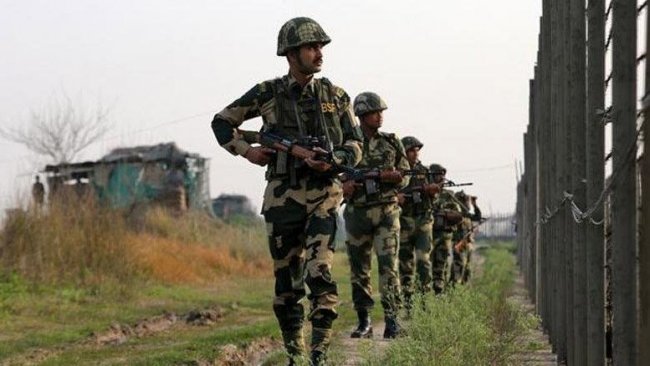 Pakistan, Afgan sınırına asker yığınağına başladı