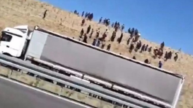 Rapor: İran, Afganları TIR’larla Türkiye’ye gönderiyor