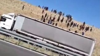 Rapor: İran, Afganları TIR’larla Türkiye’ye gönderiyor