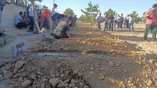 Konya’da katledilen 7 kişi defnedildi