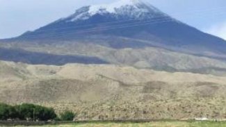 Ağrı Dağı’nın zirvesindeki buzullar eriyor