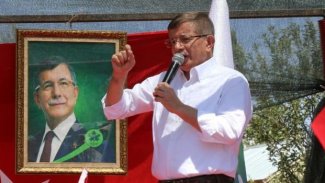 Davutoğlu Hakkari'den seslendi: Gençlerin yeri dağlar değil, Meclis’tir