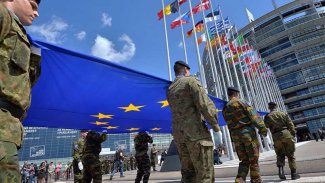 Fransa 'Avrupa ordusu' konusunda ısrarcı