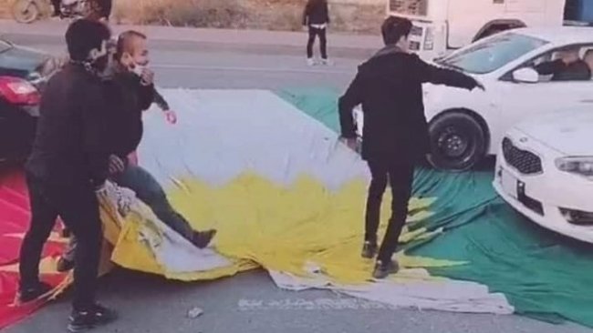 Süleymaniye'deki gösterilerde Kürdistan bayrağına hakaret