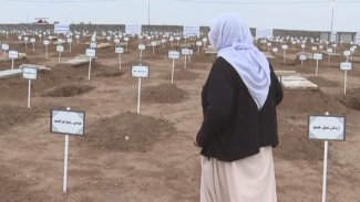 ŞENGAL'in  Koço köyünde katledilen 41 Ezidi Kürt törenle toprağa verildi