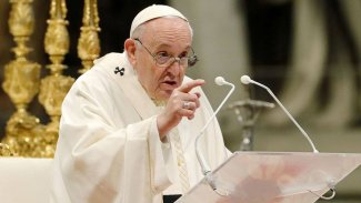 Papa Francis: Kadına şiddet tanrıya hakarettir