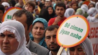 Bir dil ve o dilin kelimeleri bir partiyle, bir örgütle veya bir şahısla özdeşleştirilemez