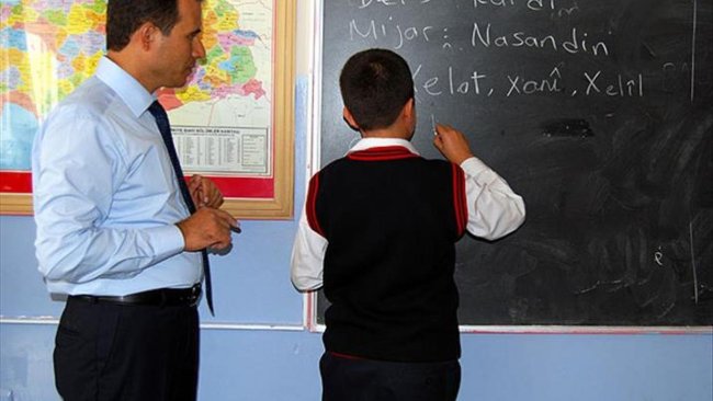 Kürt siyasi partilerinden Kürçe seçmeli ders için ailelere çağrı