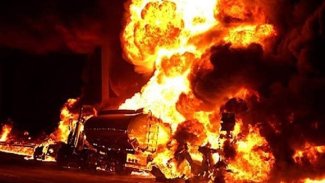 Abu Dabi'de akaryakıt yüklü 3 tanker patlatıldı