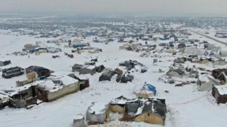 BM: Rojava ve Suriye'de bine yakın çadır kar nedeniyle çöktü