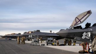 ABD, BAE’yi güdümlü füze destroyeri ve F-22 savaş uçaklarıyla destekleyecek