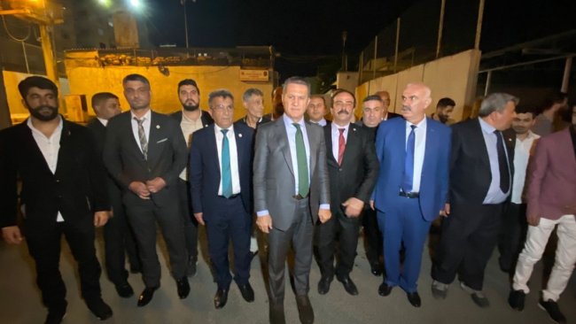 Mustafa Sarıgül Diyarbakır'da cezaevi önünde af çağrısı yaptı