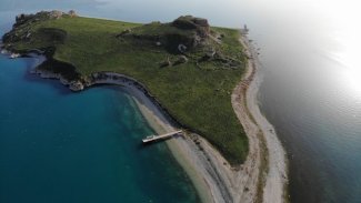 Van Gölü'ndeki Çarpanak Adası'na fotoğrafçı akını