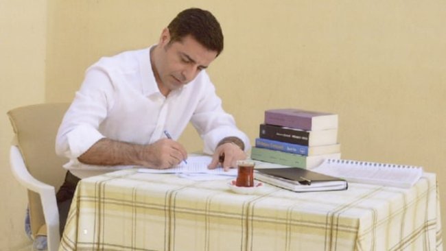 'Demirtaş'ın Beyaz Sandalyesi' kitabı çıktı