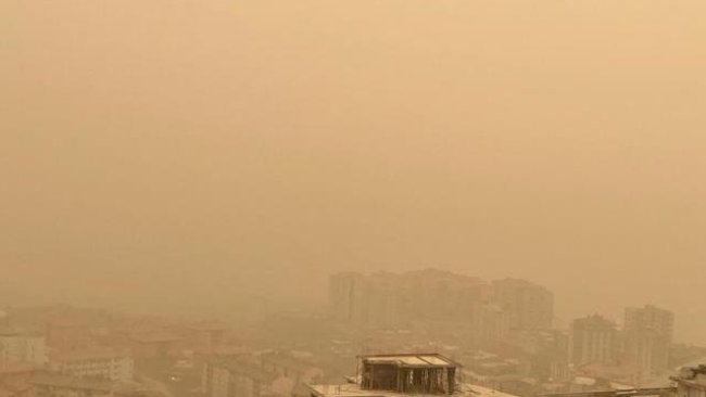 Toz taşınımı Şırnak, Siirt, Muş ve Bitlis’te hayatı olumsuz etkiledi.