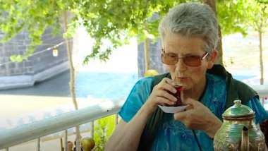 79 yaşında Kürtçe öğrenen Britanyalı'dan çağrı: Anadilinize sahip çıkın