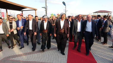 Van'da aşiret düğünü: Damada 4.1 milyon lira, geline 3 kilo altın takıldı