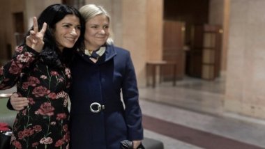 İsveç hükümetini 'kurtaran' İranlı Kürt vekilden yeni talepler