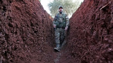 İdlib’deki cihatçılar ÖSO sınırında hendek kazıyor 