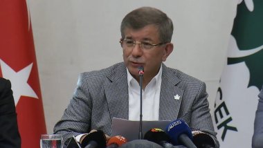 Davutoğlu: Türkiye Suriye’deki Kürtleri tehdit olarak görmemeli