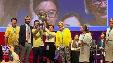 Kürt doktor 'Avrupa Çapında En İyi Cerrah' ödülünü aldı