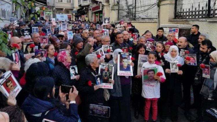 Evlat Sevgisinin simgeleri: Cumartesi Anneleri