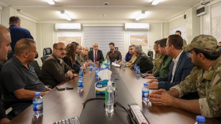 Hükümet heyeti roketlerin hedefi olan Kor Mor gaz sahasını ziyaret etti