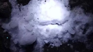 Van'da gökten düşen buz kültesi bomba gibi patladı