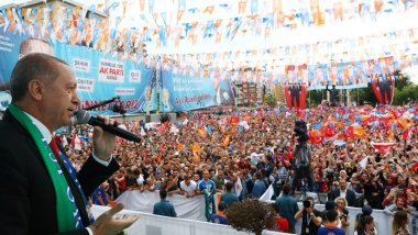 AKP oy oranındaki azalmanın faturasını il teşkilatlarına kesti