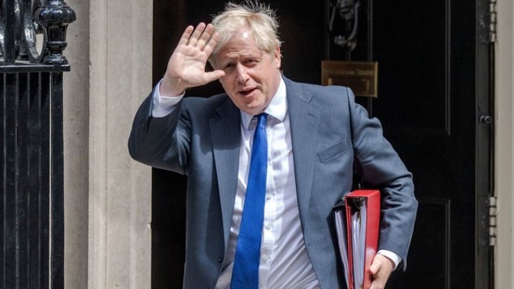 Boris Johnson istifa etti