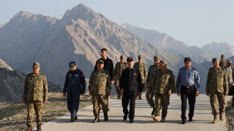 Hulusi Akar: Kimsenin toprağında gözümüz yok...