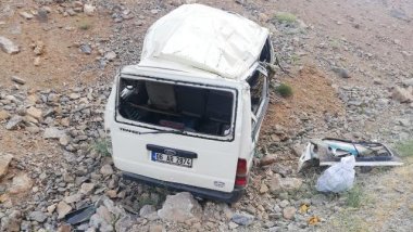 Van'da işçi servisi kaza yaptı: 2 ölü, çok sayıda yaralı