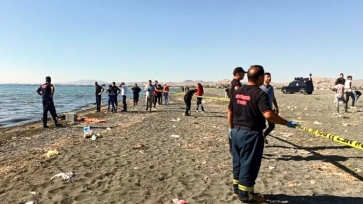 Serinlemek için Van Gölü'ne giren çocuklar boğuldu: 2 ölü, 1 kayıp