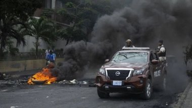 Eski senatör ve yeğeni yakılarak öldürüldü