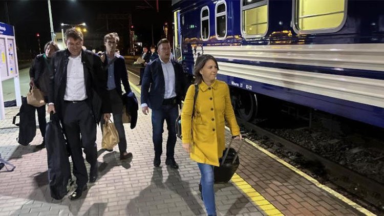 Almanya Dışişleri Bakanı'ndan Kiev'e sürpriz ziyaret