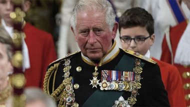  III. Charles resmen kral ilan edildi