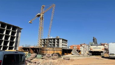 Malatya'da vinç devrildi! Ölü ve yaralılar var!