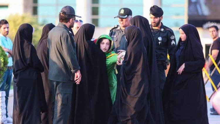 İran'ın 'ahlak polisleri' kimdir?