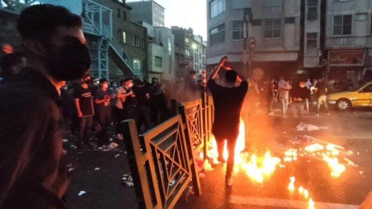 İran devlet televizyonu: Protestolarda hayatını kaybedenlerin sayısı 35'e yükseldi