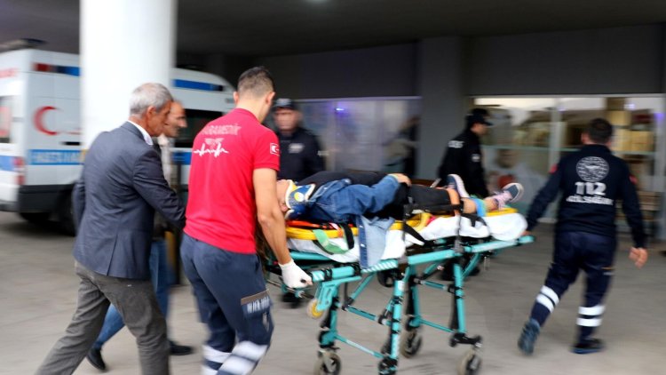 Erzincan'da midibüs devrildi: 21 kişi yaralandı