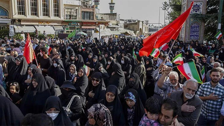 Hollanda'dan vatandaşlarına İran'a gitmeyin çağrısı